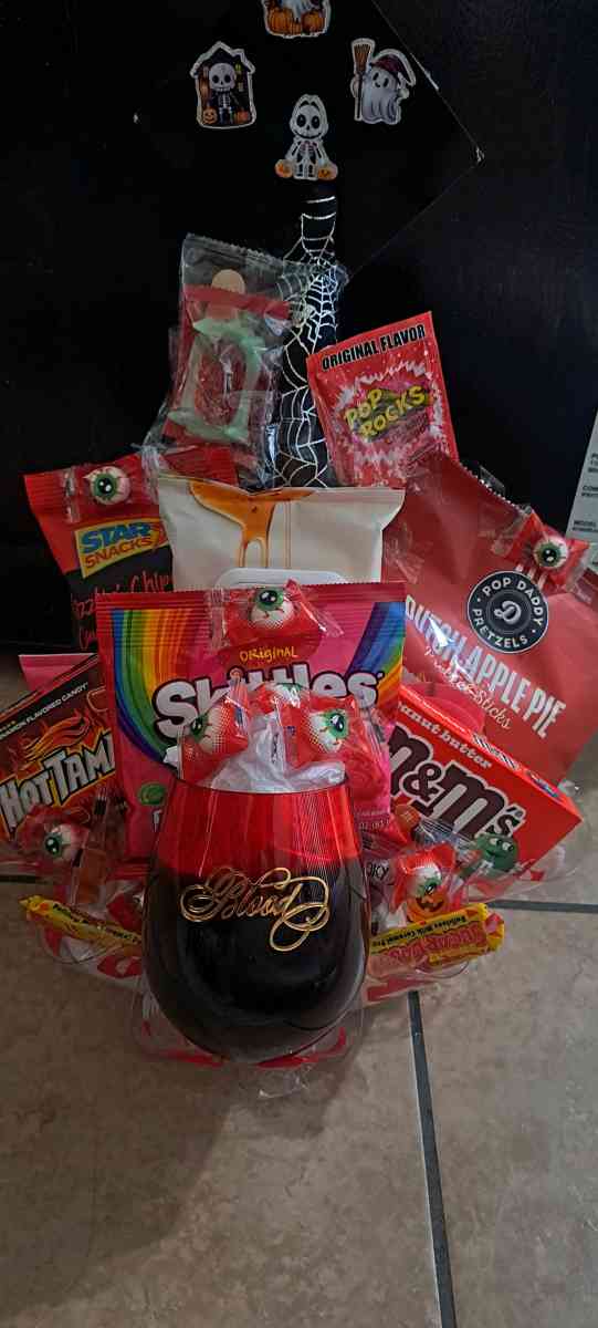 Halloween Basket - Bakersfield, California - FleaMarketBay