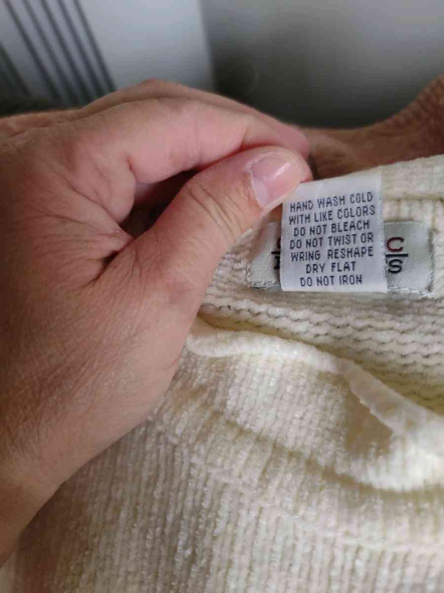 Ladies pullover sweater - Gary, Indiana - FleaMarketBay