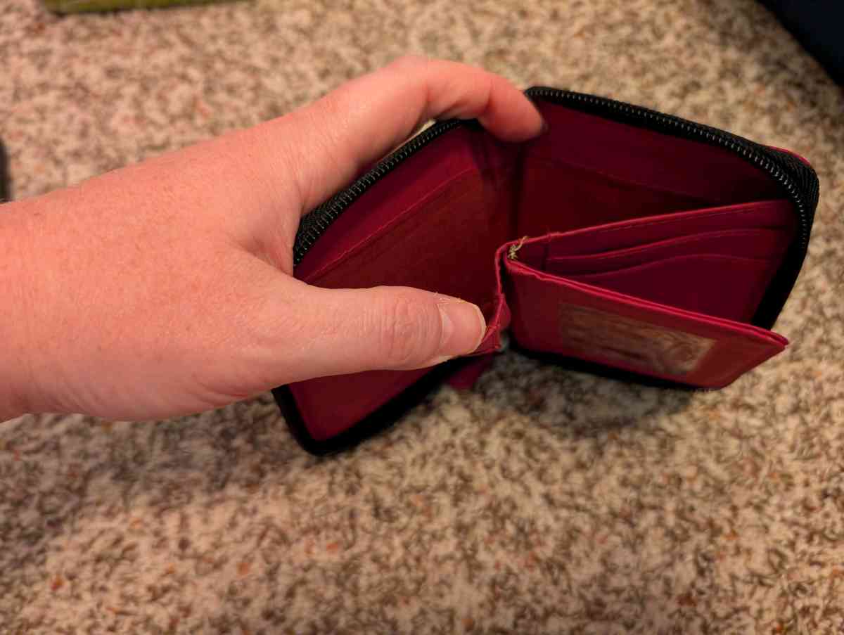 Wallet with the letter L - Savannah, Georgia - FleaMarketBay