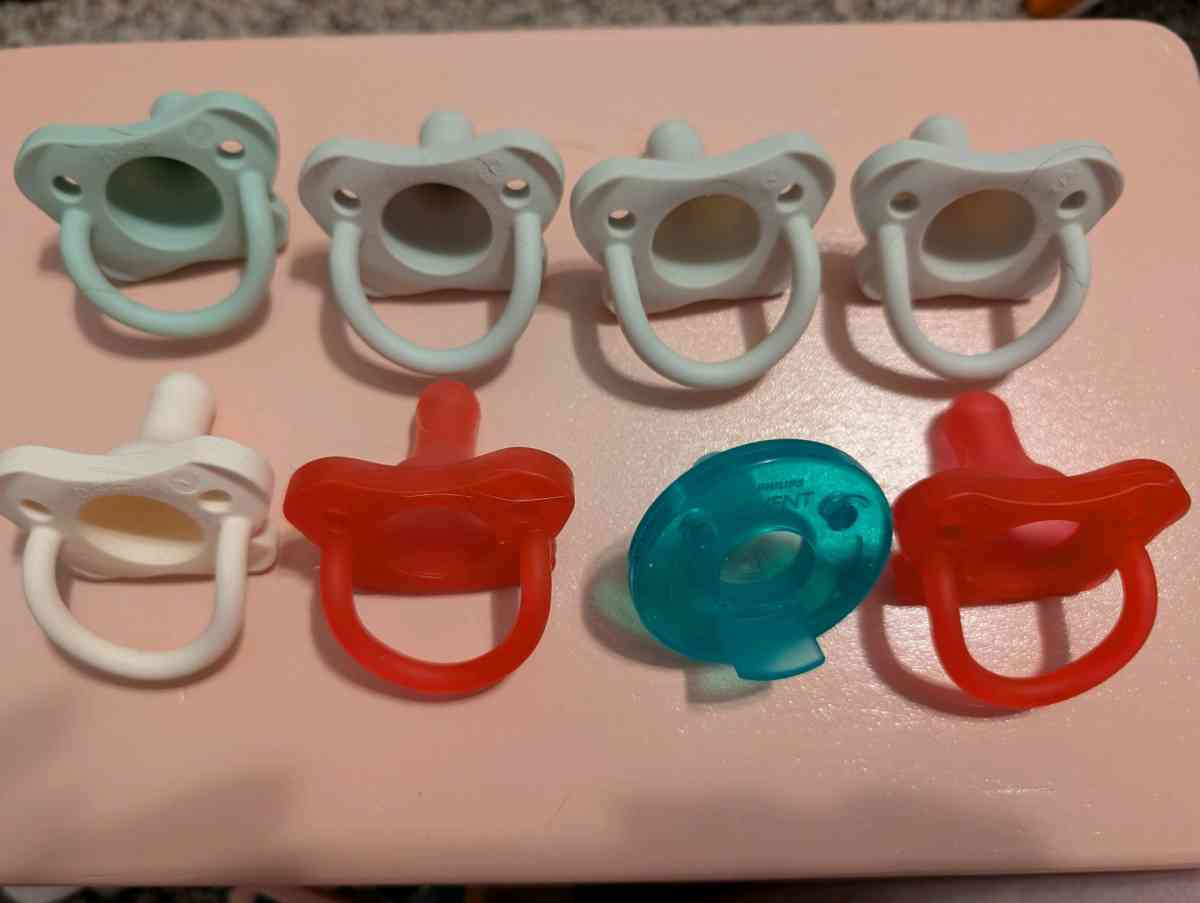 8 Pacifiers Dr Brown and Avent - Savannah, Georgia - FleaMarketBay