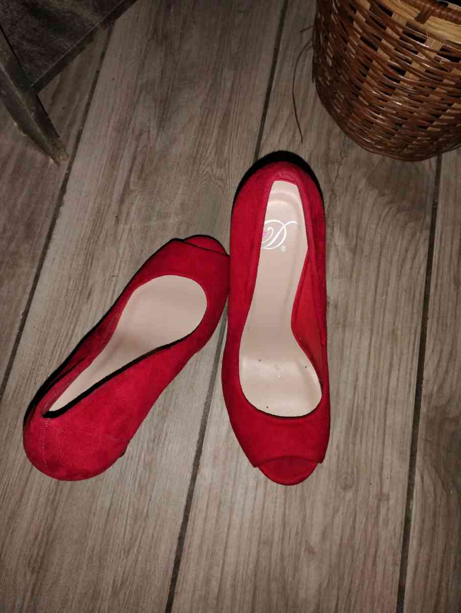 red stilletos size 9 half