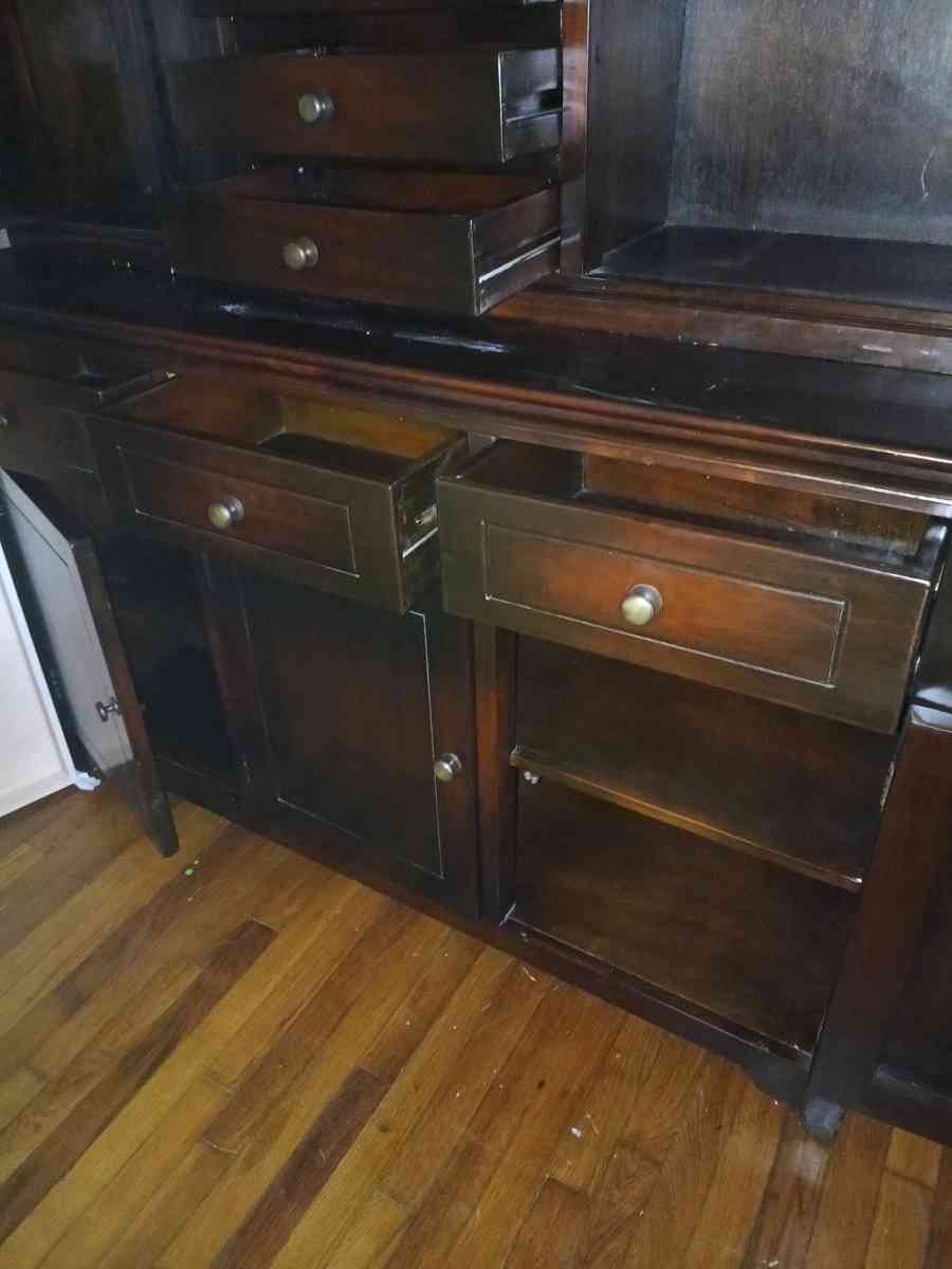 wooden hutch - Saint Joseph, Missouri - FleaMarketBay