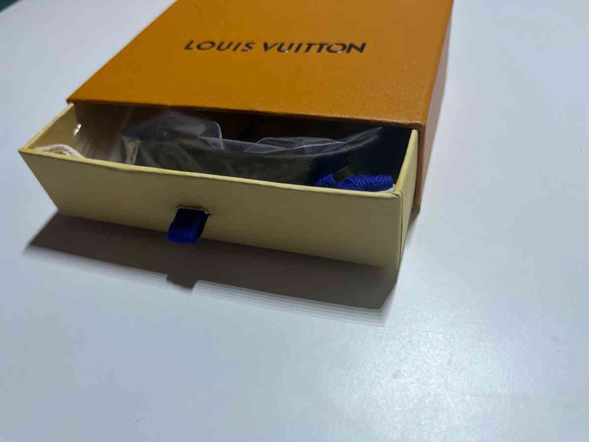 lv slim bracelet size 21 - New York, New York