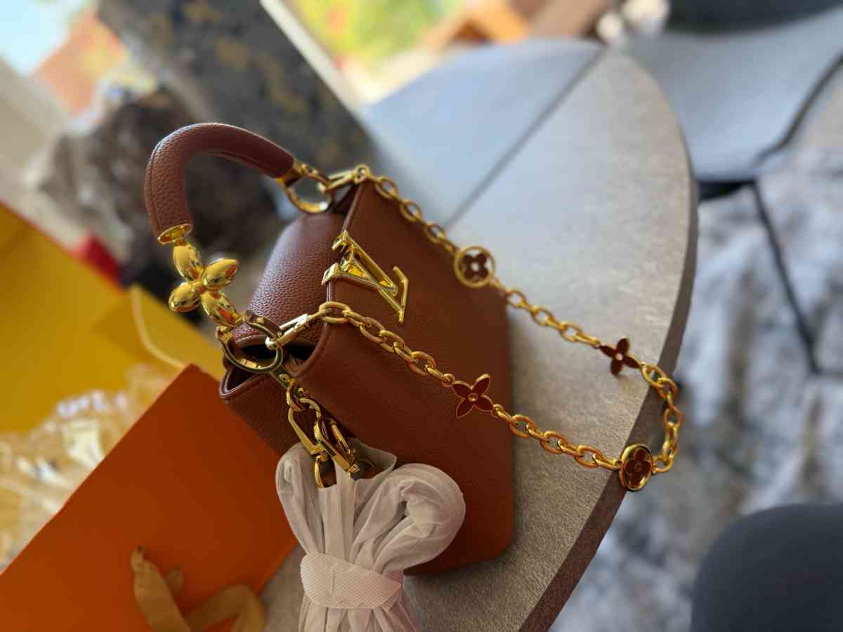 LV Purse - Riverside, California - FleaMarketBay