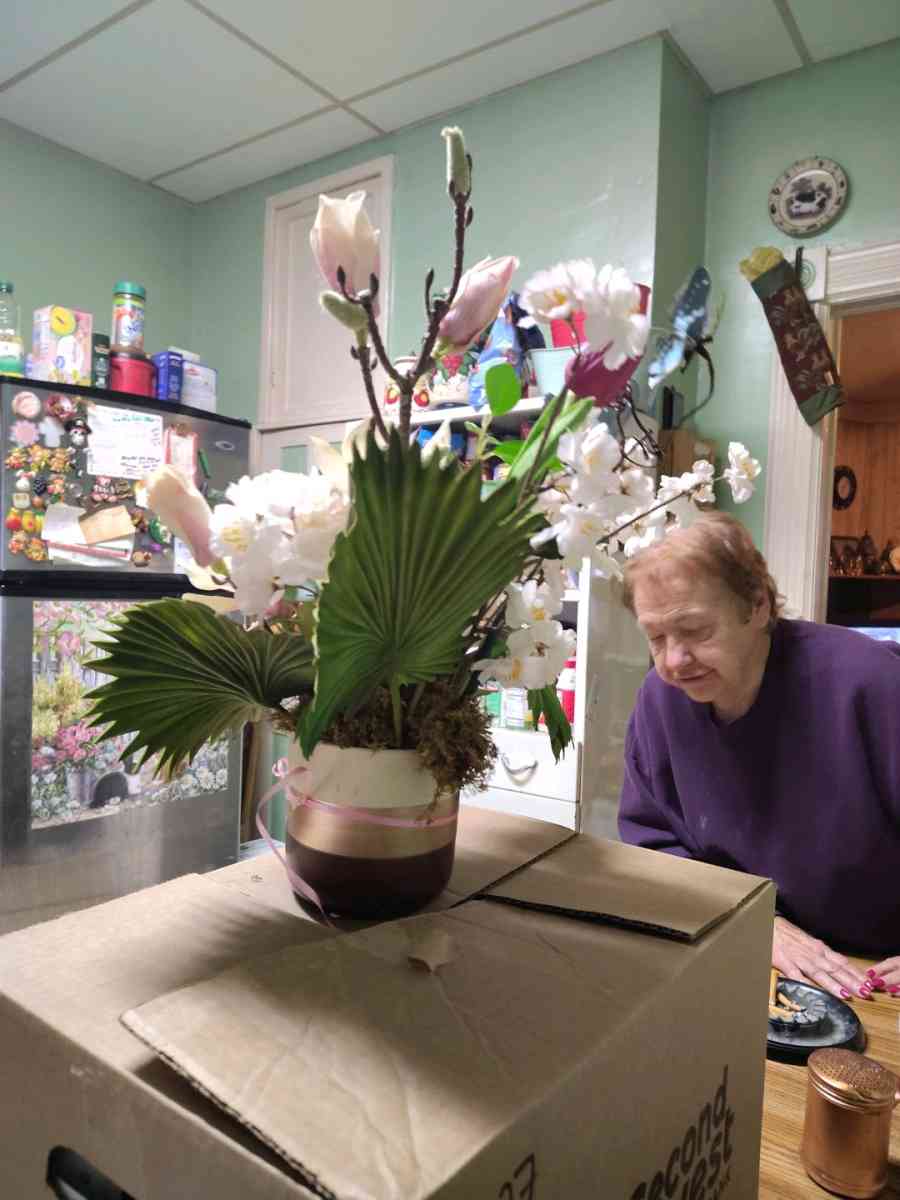 Floral Arrangement Ruffled Fan Palm Leaves Tulips Hydrangea - Saint Joseph, Missouri - FleaMarketBay