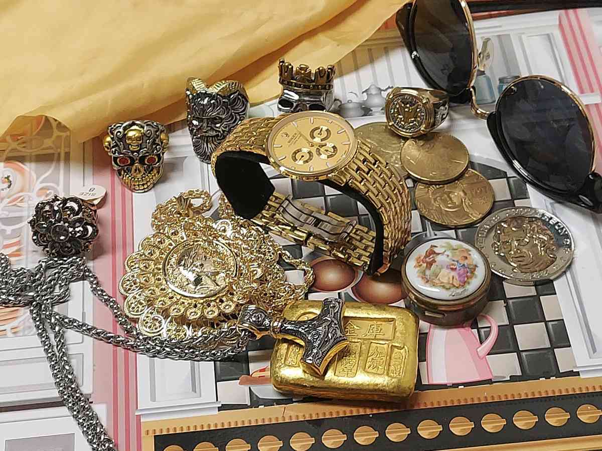 GRATE SOUVENIRS GOLD PLATED  SET BAR FOR 15TH ITEMS AVAILABL - Brooklyn, New York - FleaMarketBay