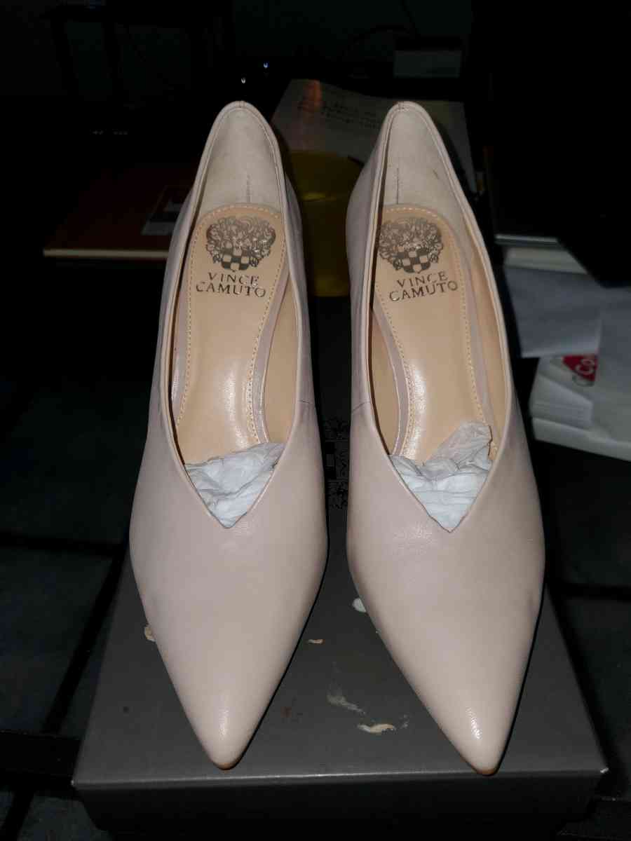 Vince camuto womans heels size 8 - Chester, Virginia - FleaMarketBay