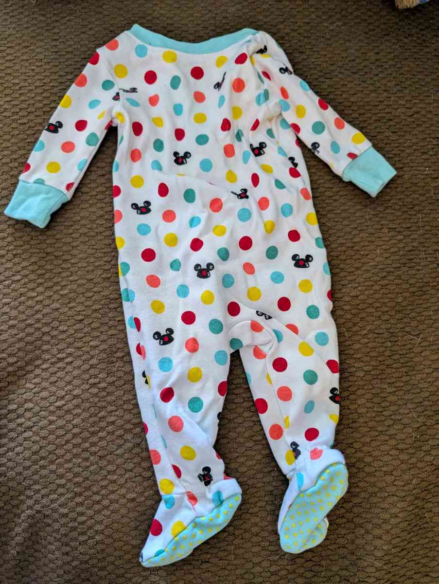 Disney baby sleepsuit with feet - Savannah, Georgia - FleaMarketBay