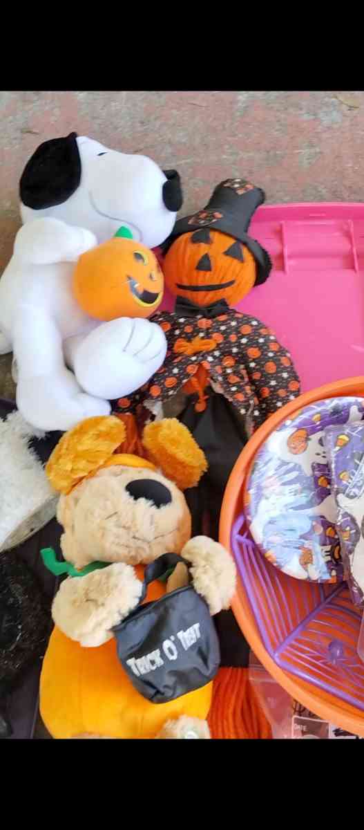 a whole tote full of Halloween and fall  items - Lakeland, Florida - FleaMarketBay