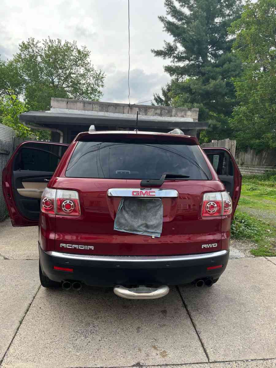 GMC ACADIA 2011 - Lancaster, Pennsylvania - FleaMarketBay