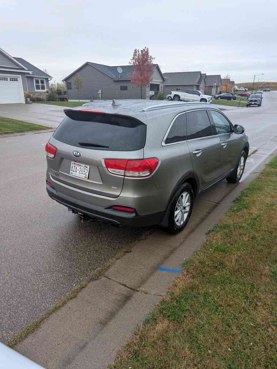 2016 kia Sorrento - New Richmond, Wisconsin - FleaMarketBay