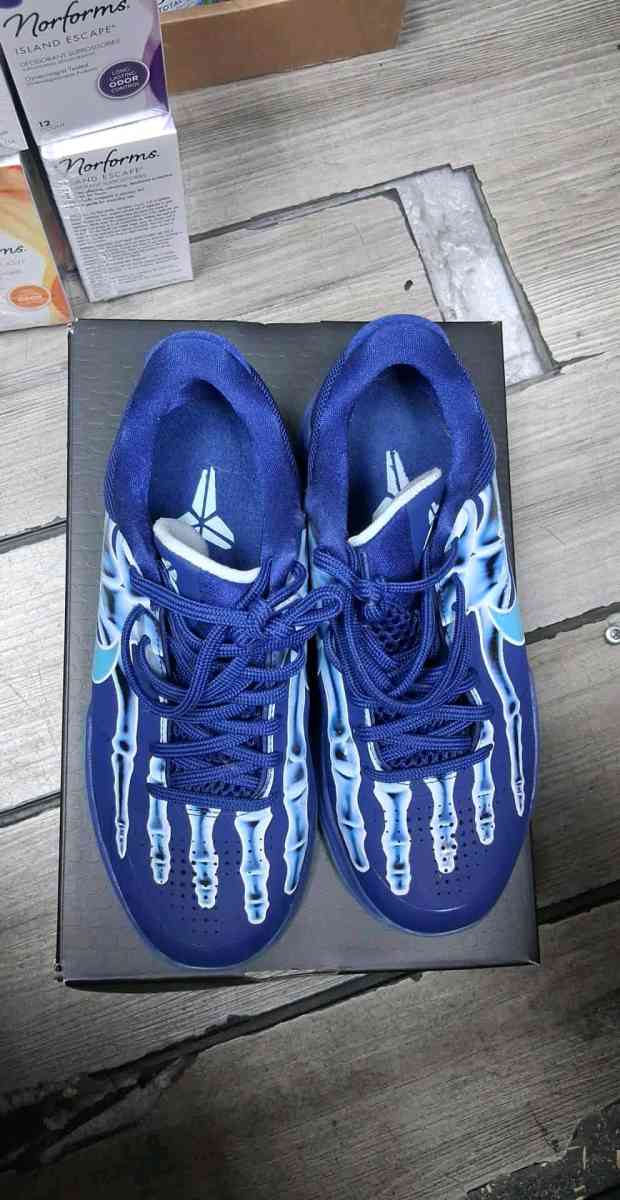 Kobe V Deep Royal - Philadelphia, Pennsylvania