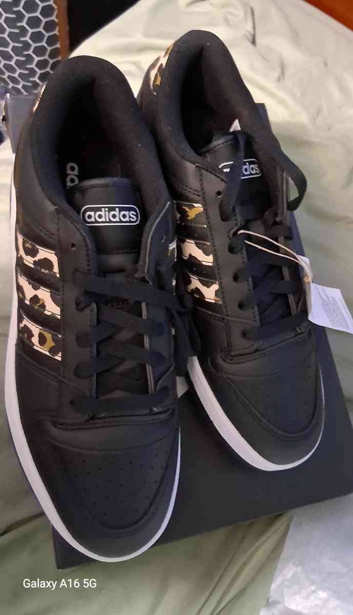 Adidas Vans Shoes - Hamilton, Alabama - FleaMarketBay