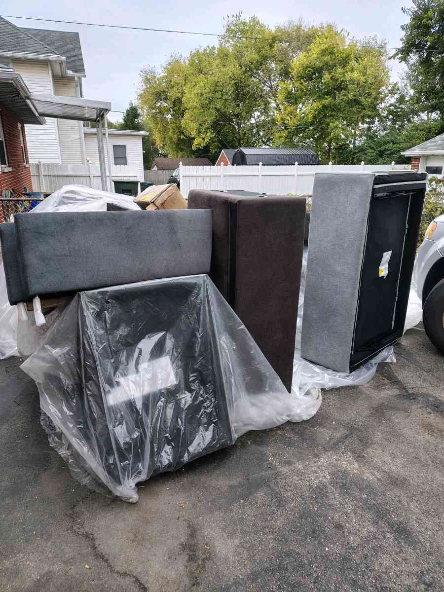 Pieces of Furniture - Dayton, Ohio - FleaMarketBay