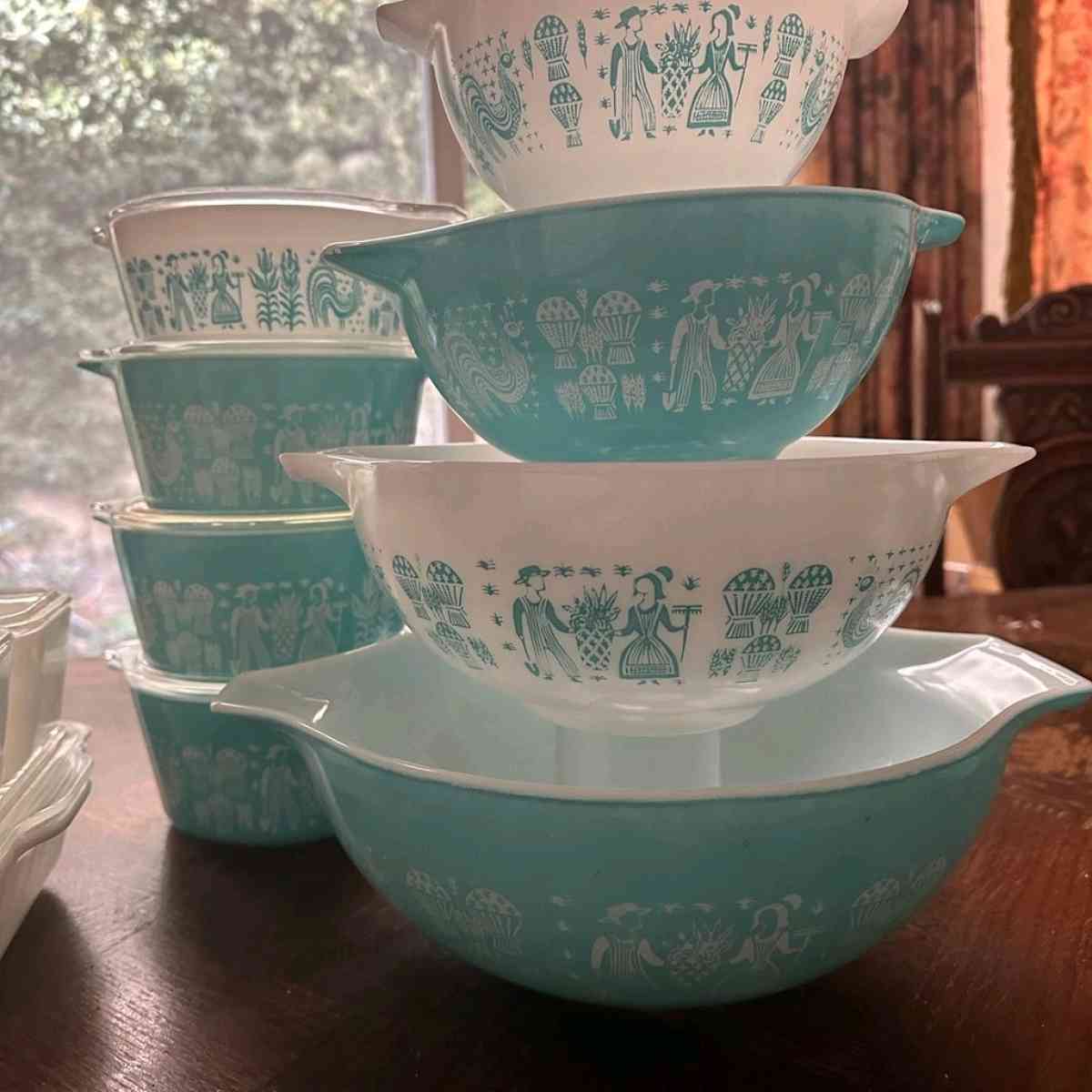 two sets of turquoise Pyrex vintage dishes - Springfield, Ohio - FleaMarketBay