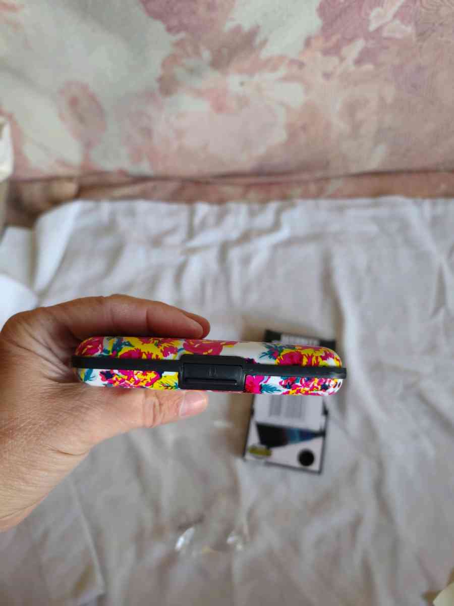 Floral Security Wallet - Gary, Indiana - FleaMarketBay