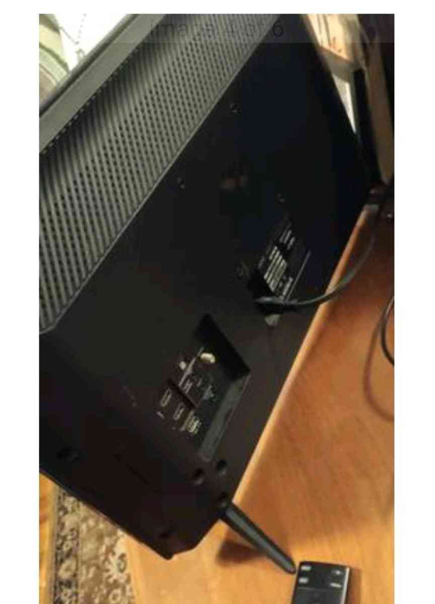 Element 24in TV and Remote - Dearborn Heights, Michigan - FleaMarketBay