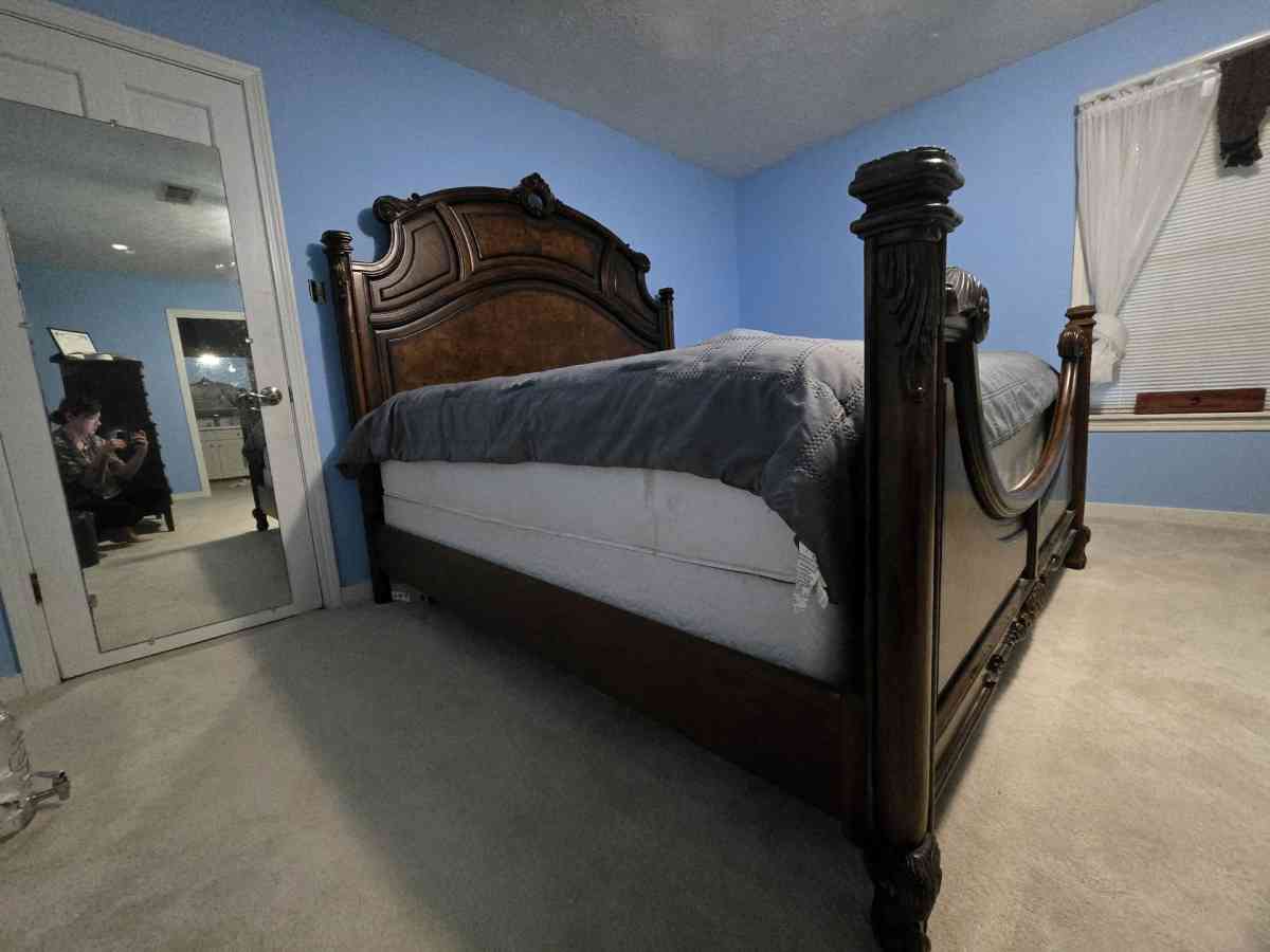 Fairmount Designs California King Bed Frame and nightstand - Brandon, Mississippi - FleaMarketBay