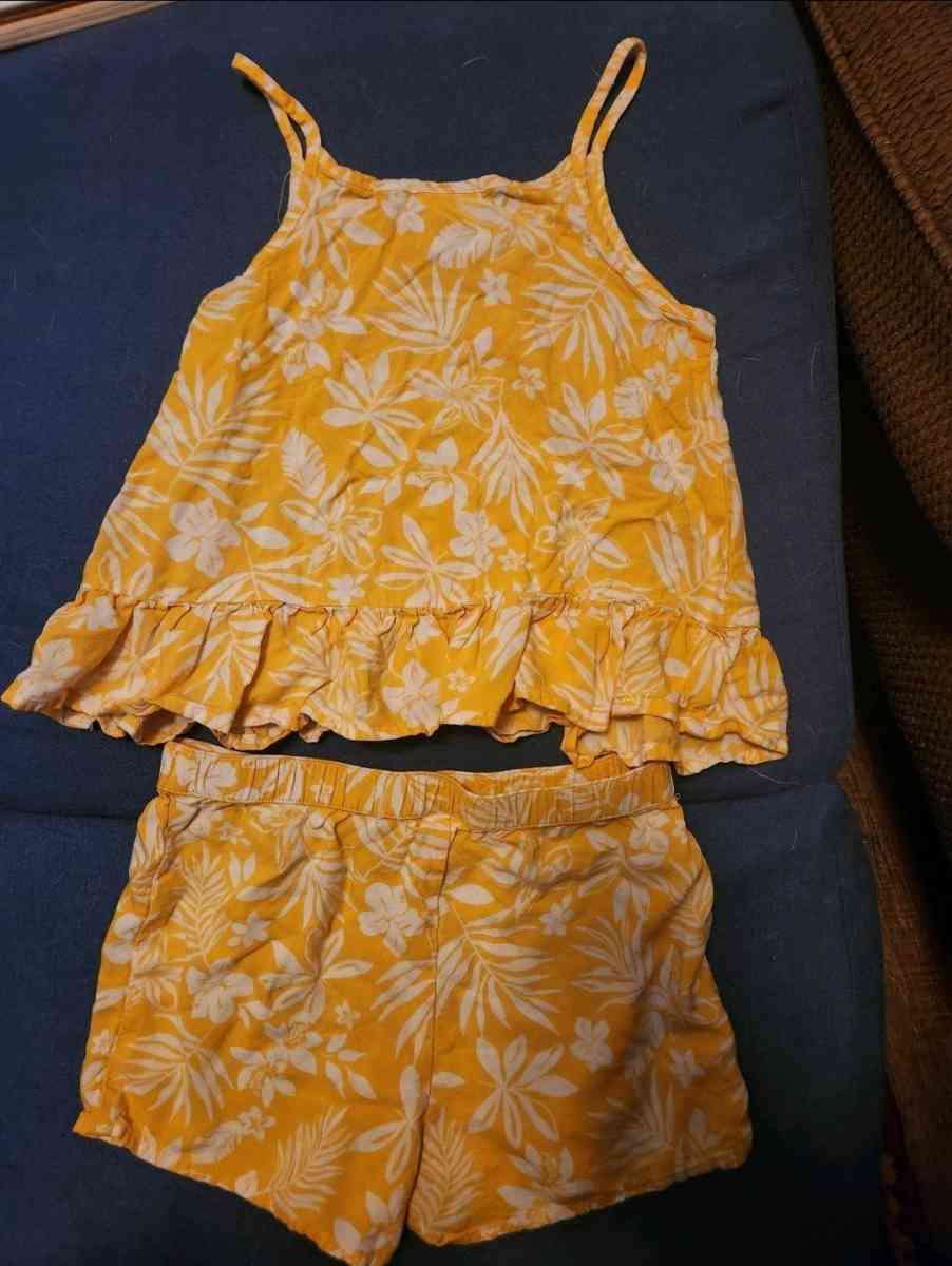 Baby yellow 2 piece girl outfit - Savannah, Georgia - FleaMarketBay