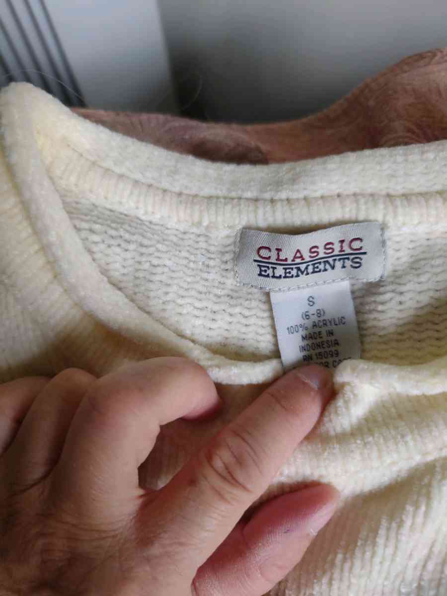 Ladies pullover sweater - Gary, Indiana - FleaMarketBay