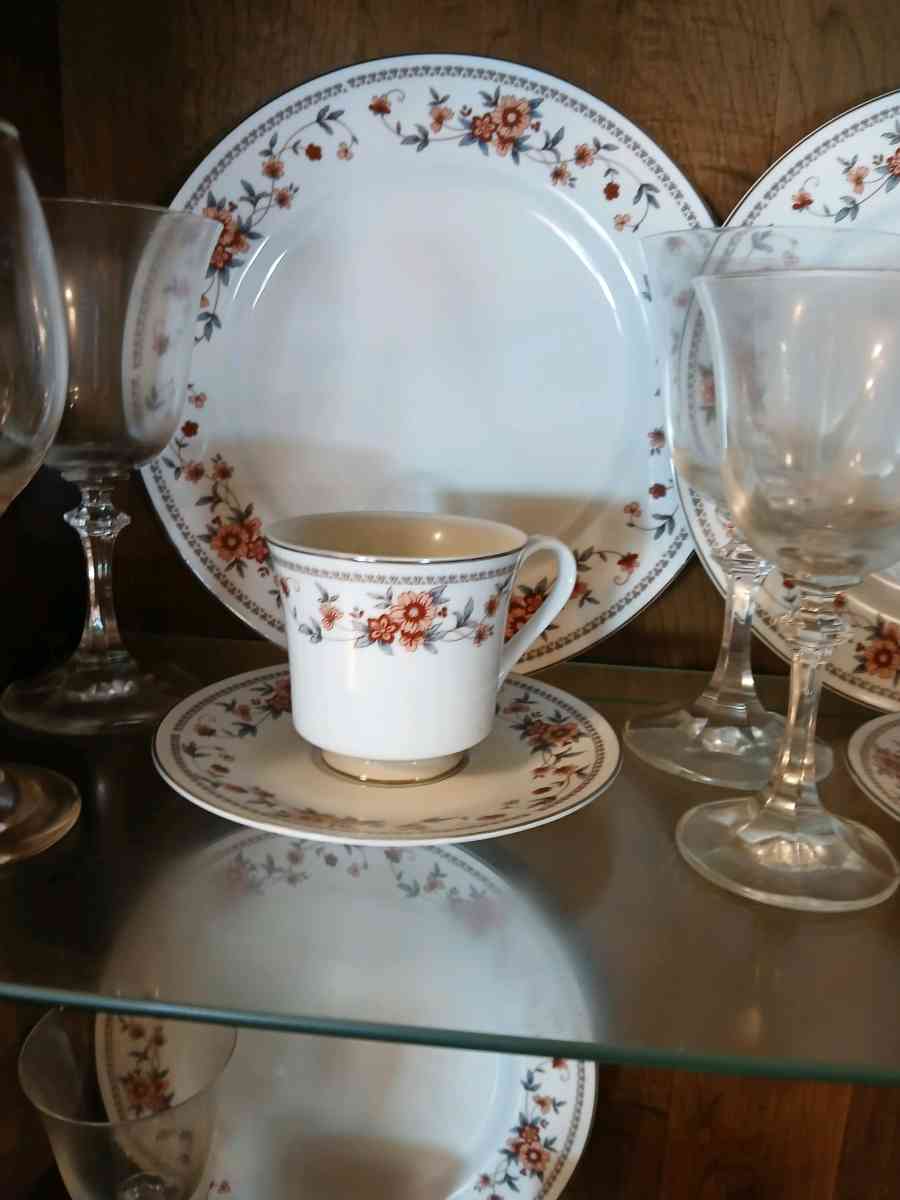 42 piece Anniversary China set 1970 1980 ara - Louisville, Kentucky - FleaMarketBay