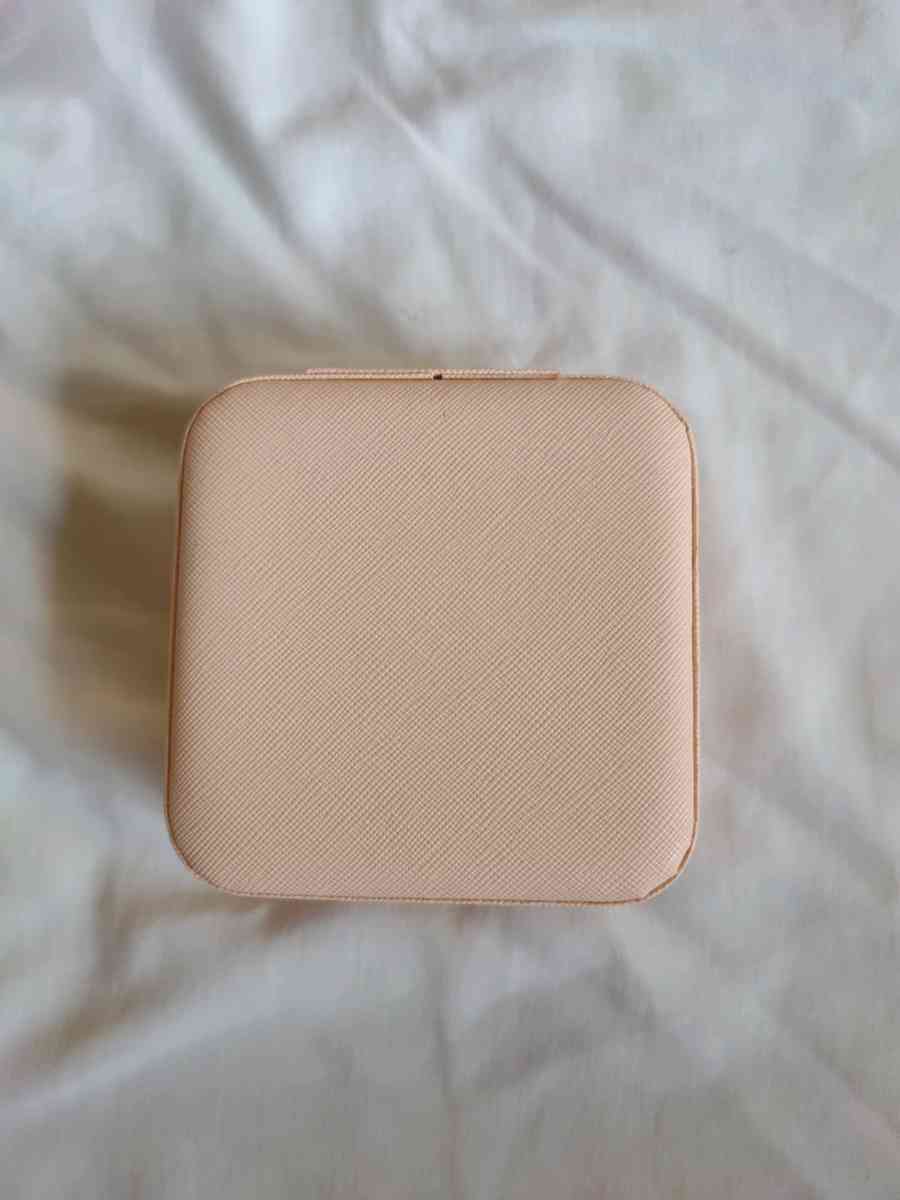 Pink traveling jewelry box - Gary, Indiana - FleaMarketBay