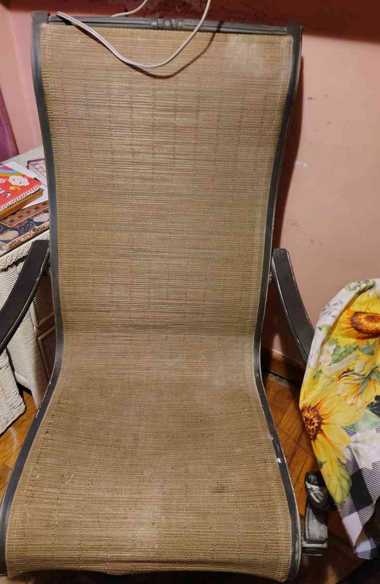 table and 2 chairs - Summitville, Ohio - FleaMarketBay