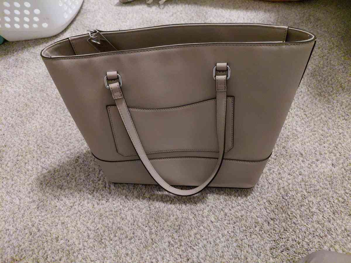 a bag - Lincoln, Nebraska - FleaMarketBay