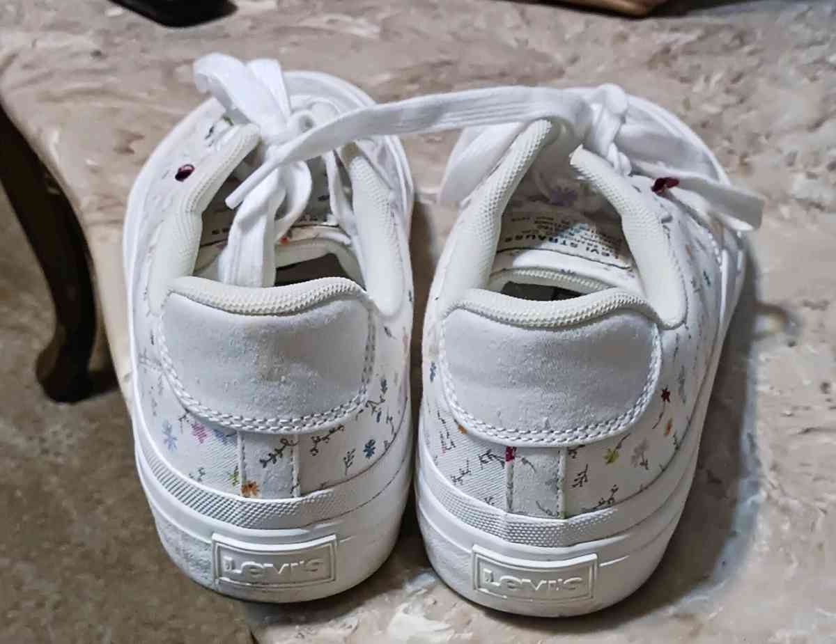 Womens Levis Shoes Size 8 and a half - Fort Smith, Arkansas - FleaMarketBay