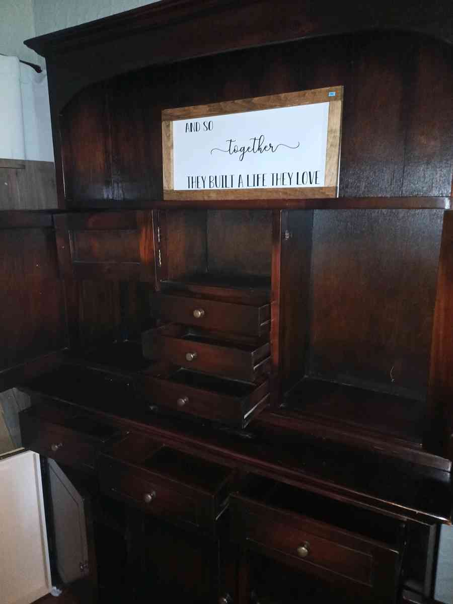 wooden hutch - Saint Joseph, Missouri - FleaMarketBay