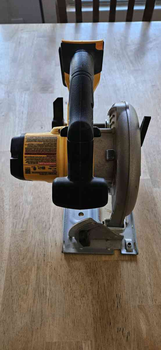 sierra DeWalt - Dallas, Texas - FleaMarketBay