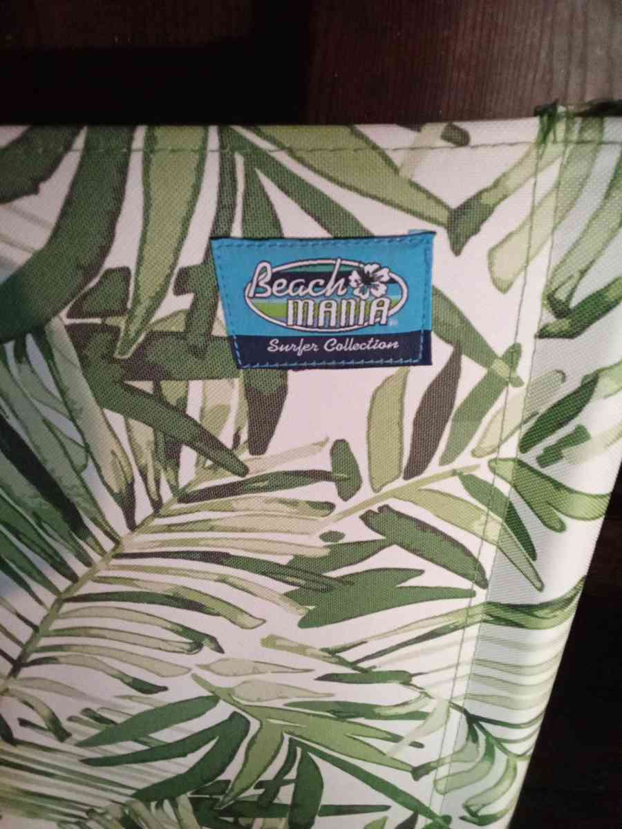 beach chairs - Athol, Massachusetts - FleaMarketBay