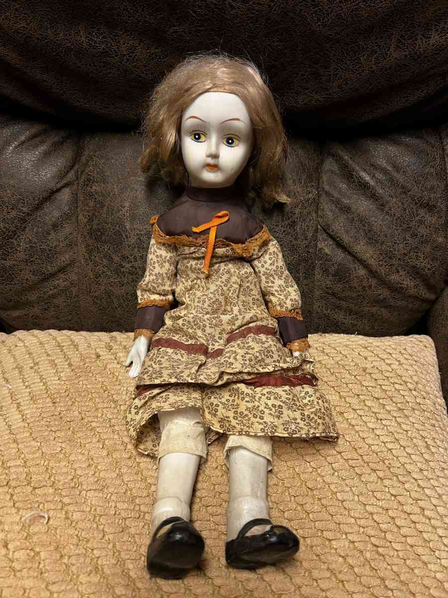 antique porcelain doll - Camp Verde, Arizona