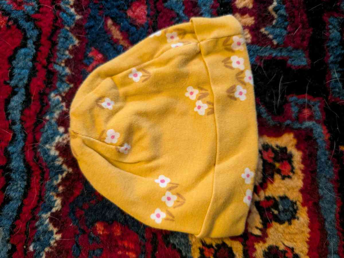 Baby yellow sleepsuit with feet and hat - Savannah, Georgia - FleaMarketBay