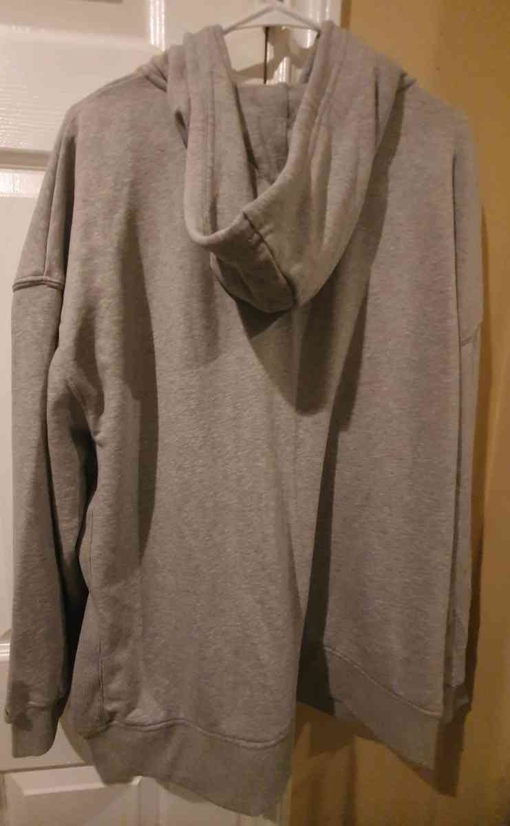 Zip Up Hoodie and Pullover Hoodie - Ventura, California - FleaMarketBay