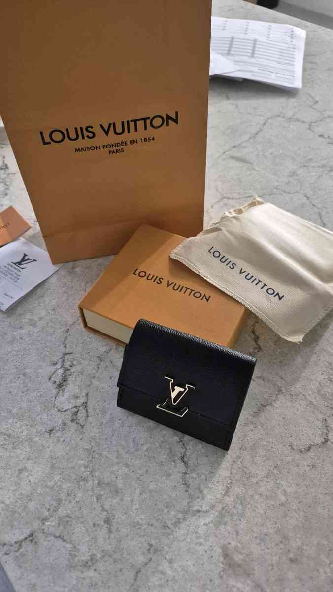louis vuitton wallet - Arapahoe, Colorado