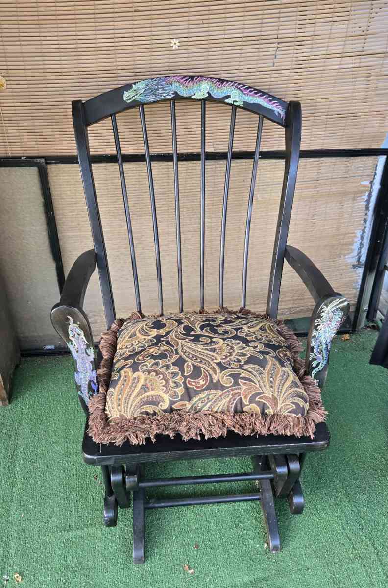 black upcycled glider rocker - Manitowoc, Wisconsin