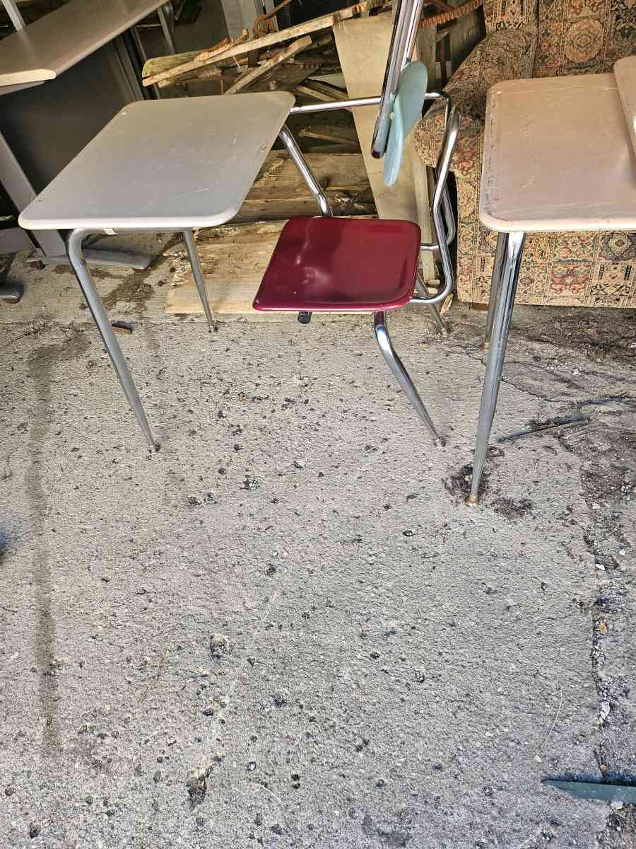 School desk three dollars each - Elwood, Indiana - FleaMarketBay