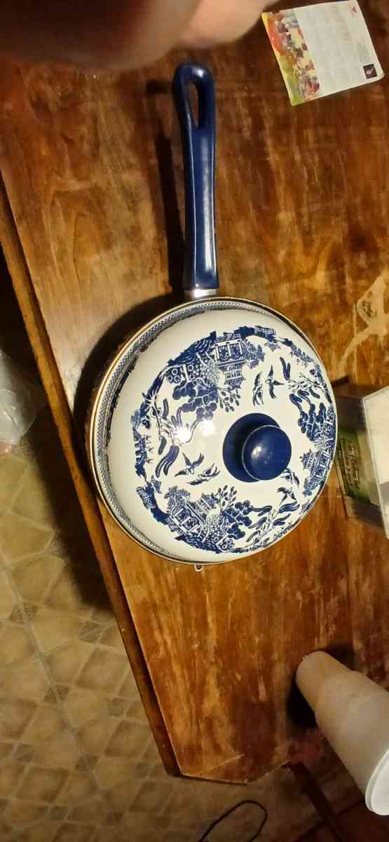 vintage blue willow skillet - Jacksonville, Arkansas - FleaMarketBay
