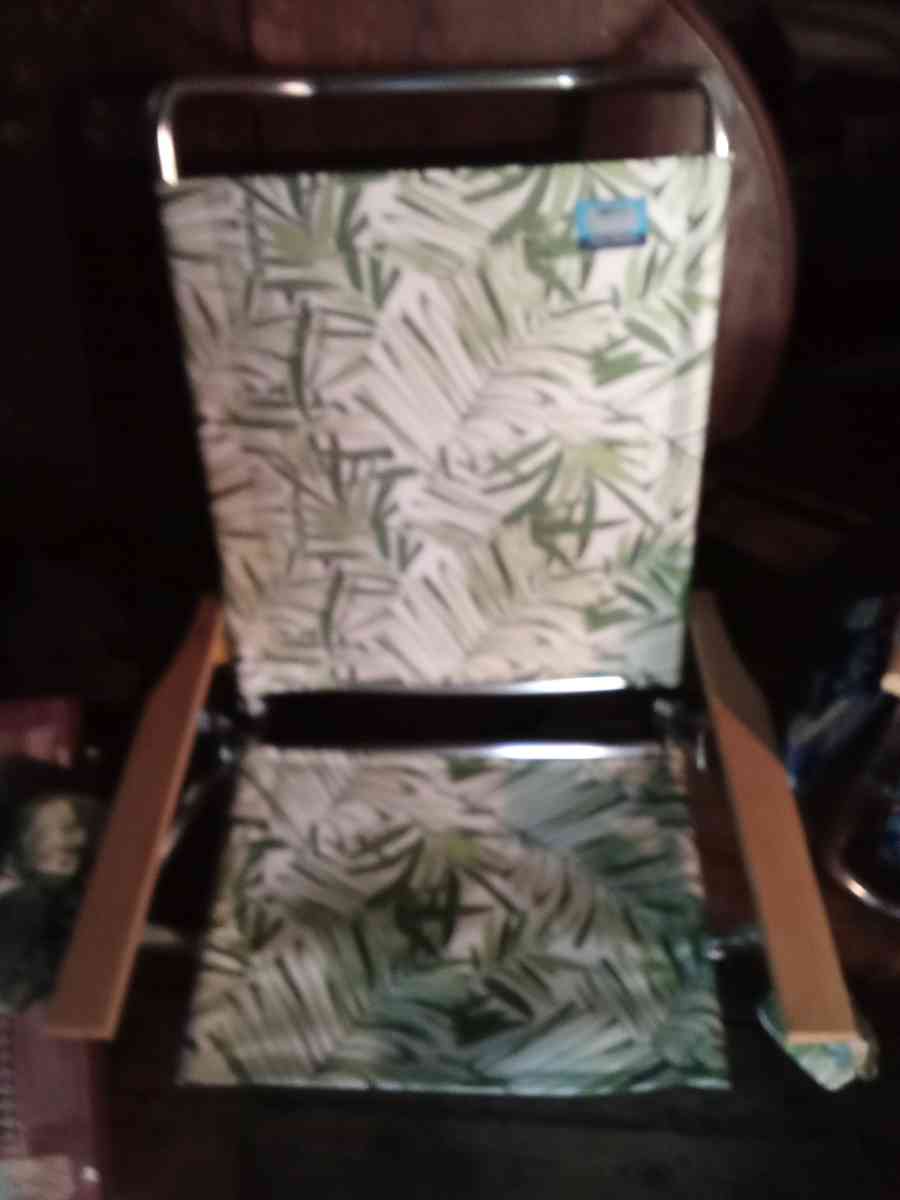 beach chairs - Athol, Massachusetts - FleaMarketBay