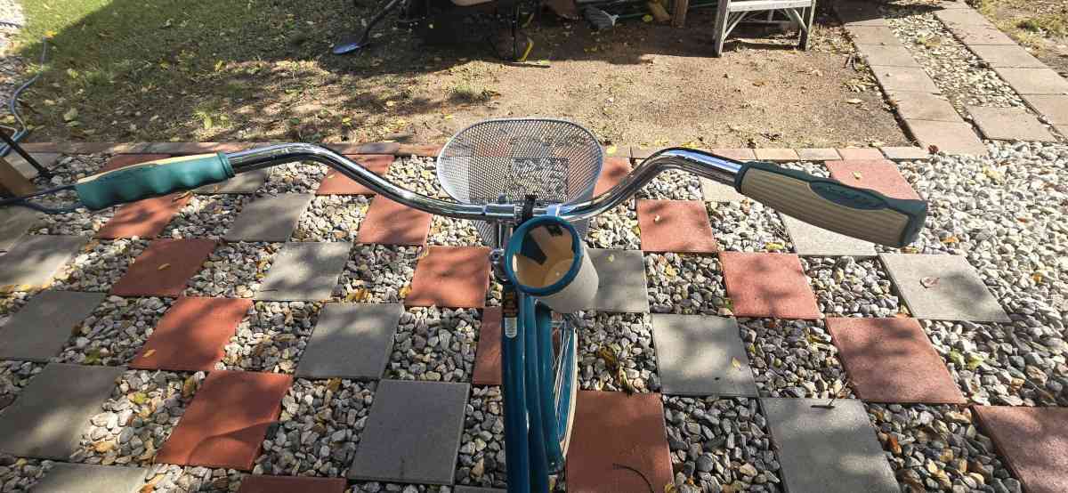 Huffy Deluxe Bicycle - Fort Worth, Texas - FleaMarketBay