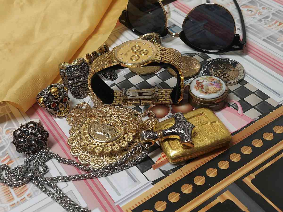 GRATE SOUVENIRS GOLD PLATED  SET BAR FOR 15TH ITEMS AVAILABL - Brooklyn, New York - FleaMarketBay