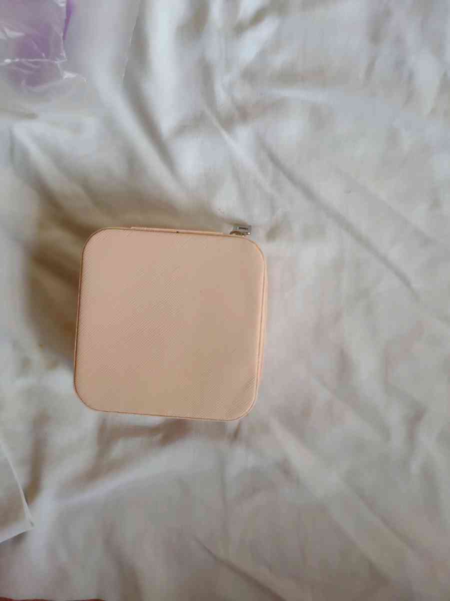 Pink traveling jewelry box - Gary, Indiana - FleaMarketBay