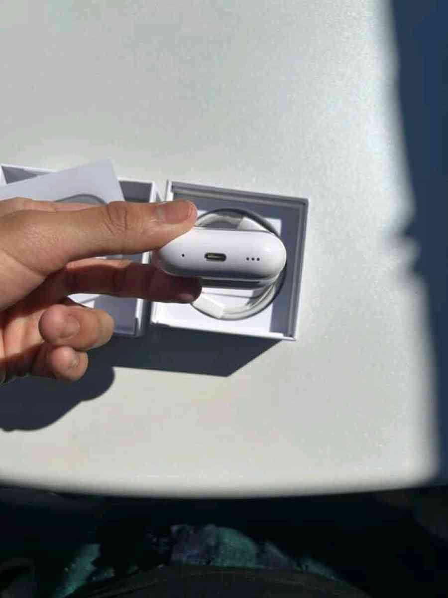 Airpods pro - Phoenix, Arizona - FleaMarketBay