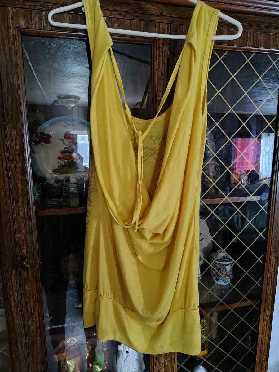 low cut open back top - Radcliff, Kentucky - FleaMarketBay