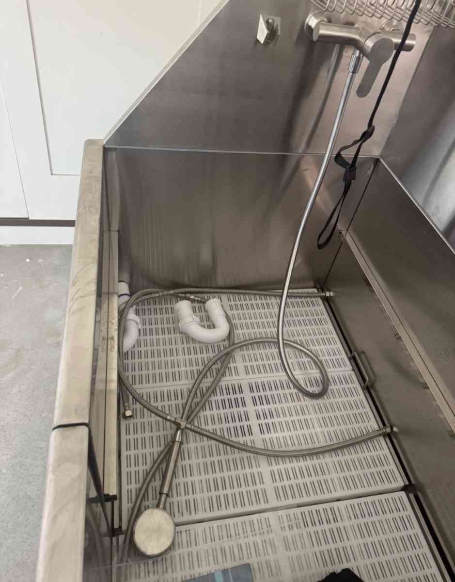 Dog wash tub - Anaheim, California - FleaMarketBay