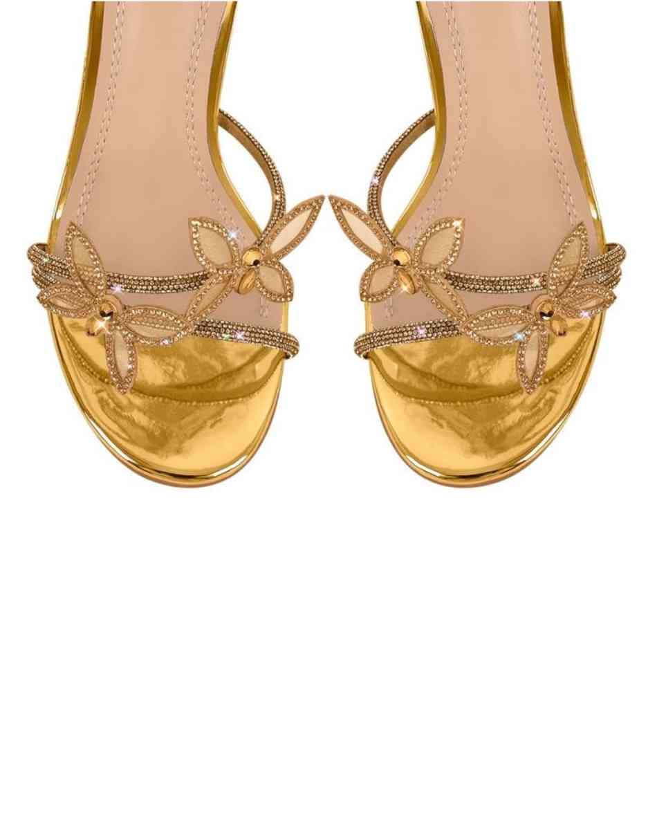 Elegant Gold Strappy Sandals - Trenton, New Jersey - FleaMarketBay