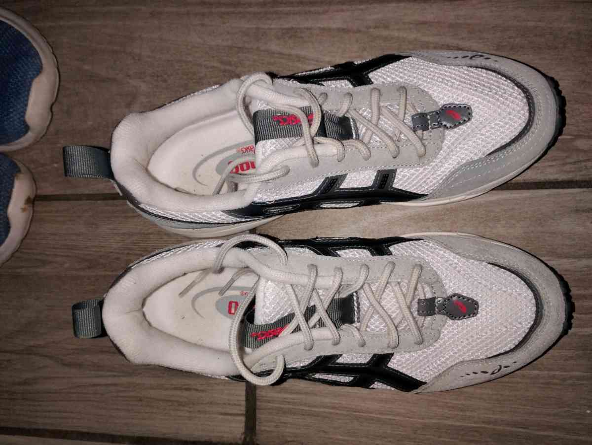 tennis shoes - Kansas City, Kansas - FleaMarketBay