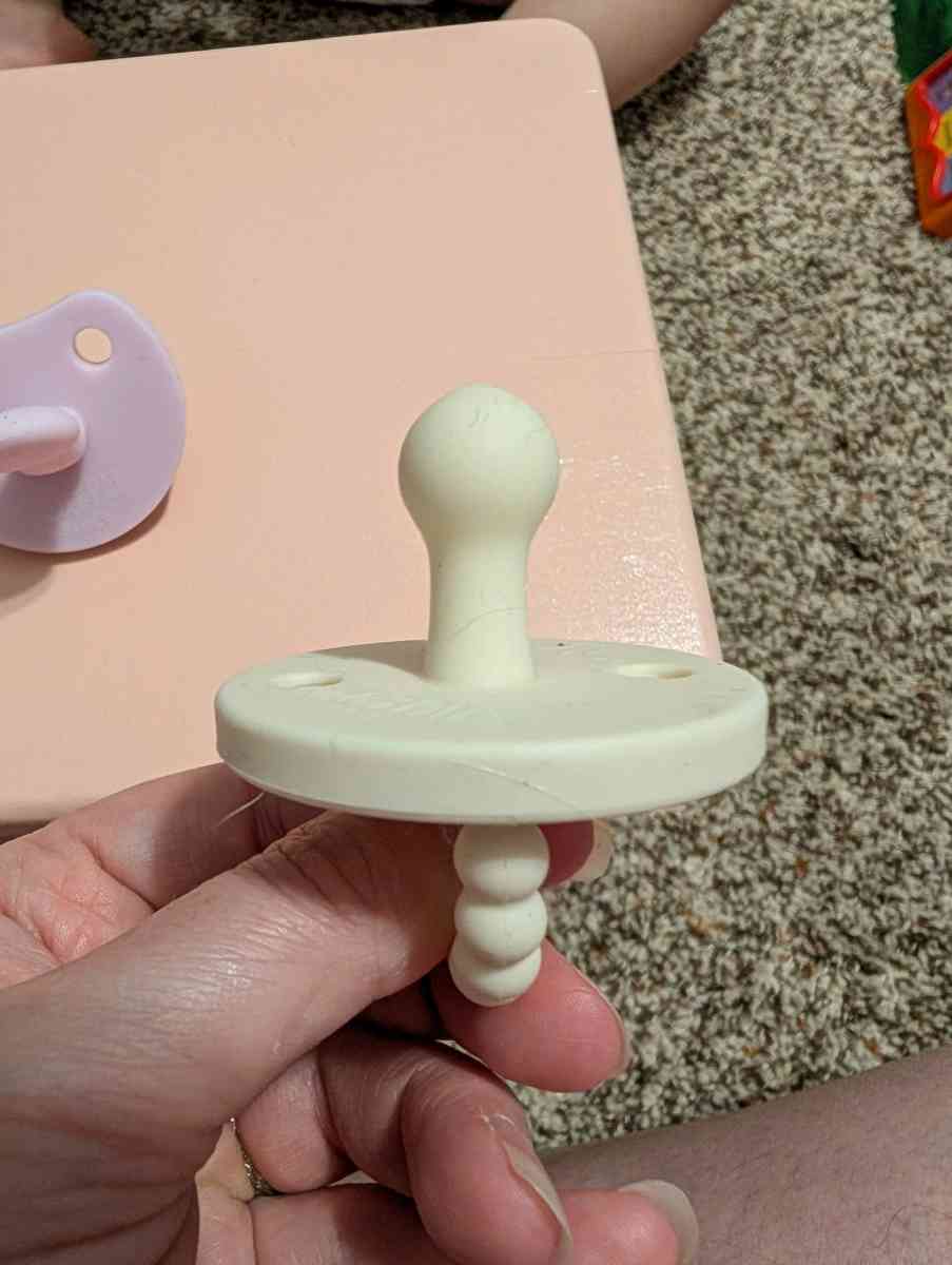 5 Cutie Pat Pacifiers and a teether - Savannah, Georgia - FleaMarketBay
