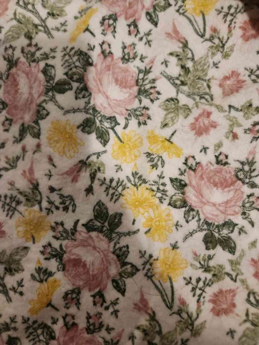 4 Receiving baby blankets - Savannah, Georgia - FleaMarketBay